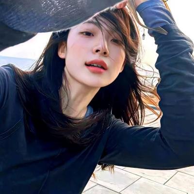 夹缝中活着，小春海报